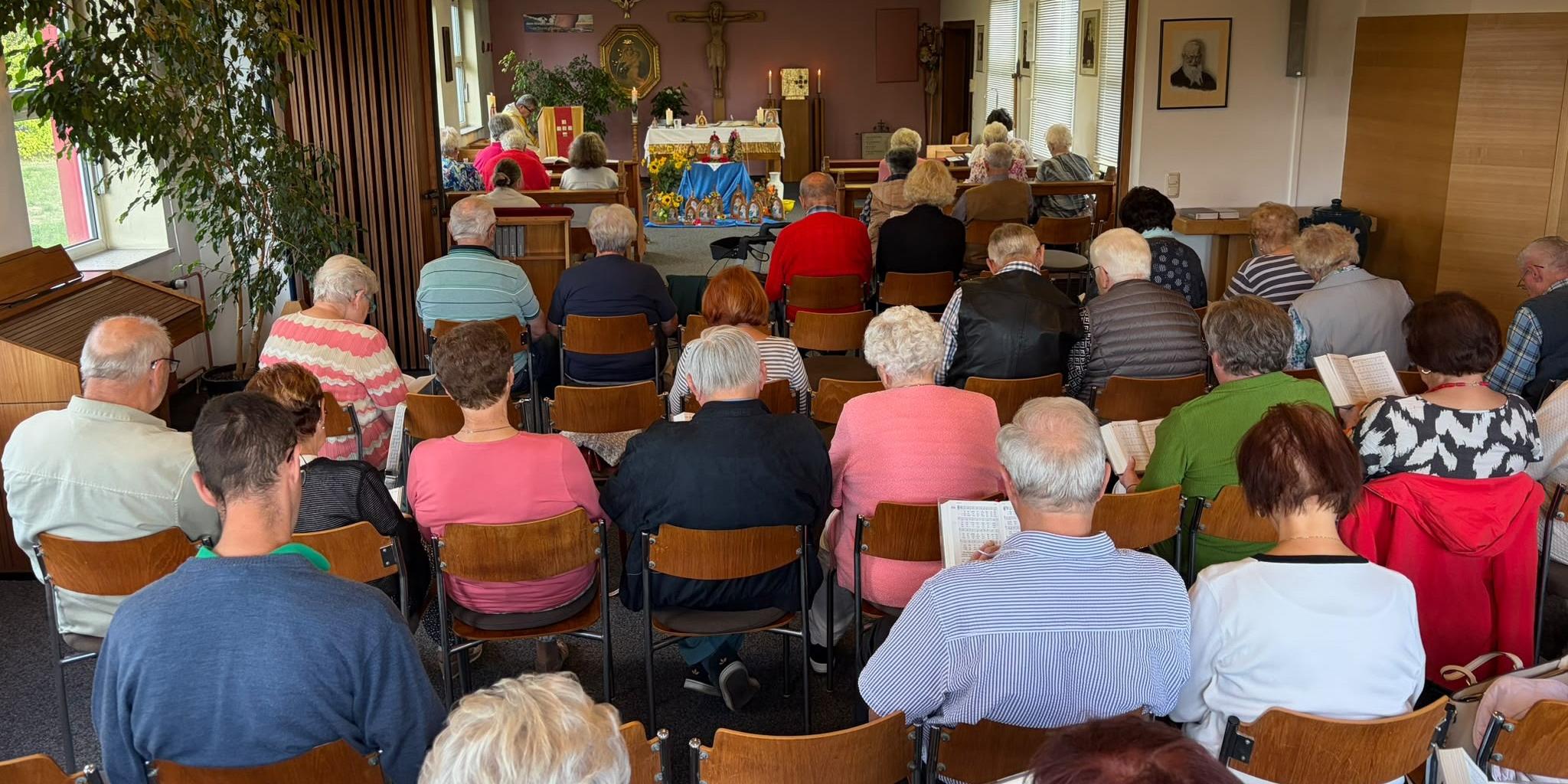 Eucharistie in der Hauskapelle F. Harald Jobst
